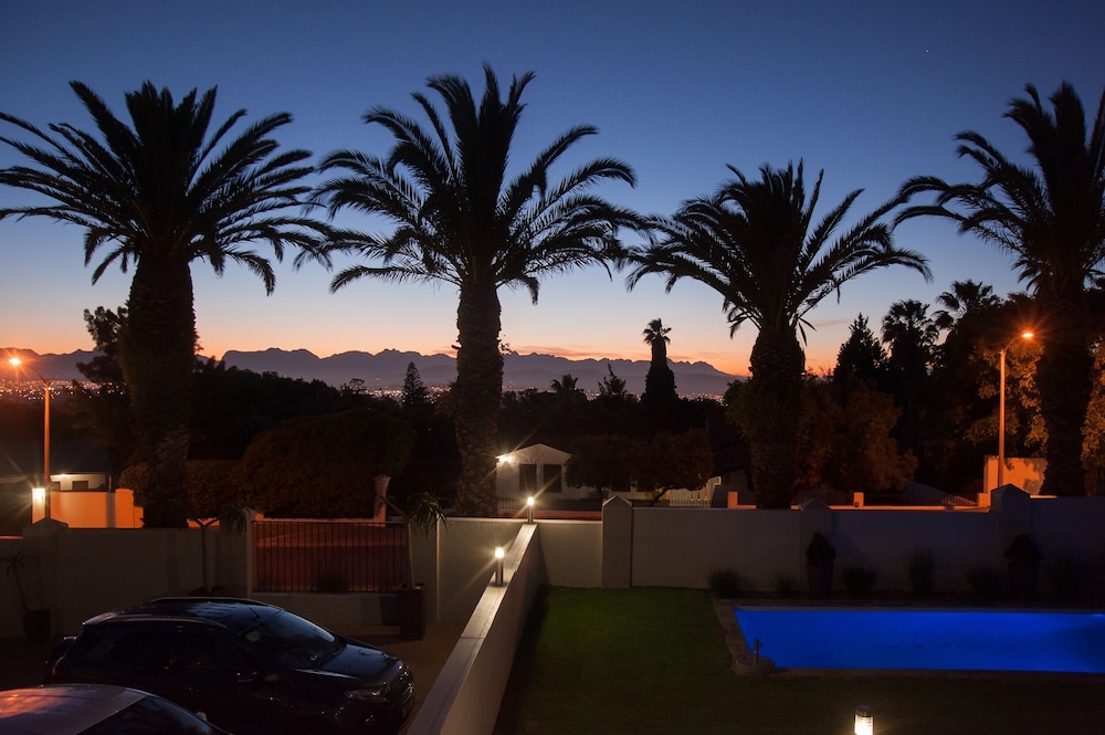 Four Palms Accommodation 54/64