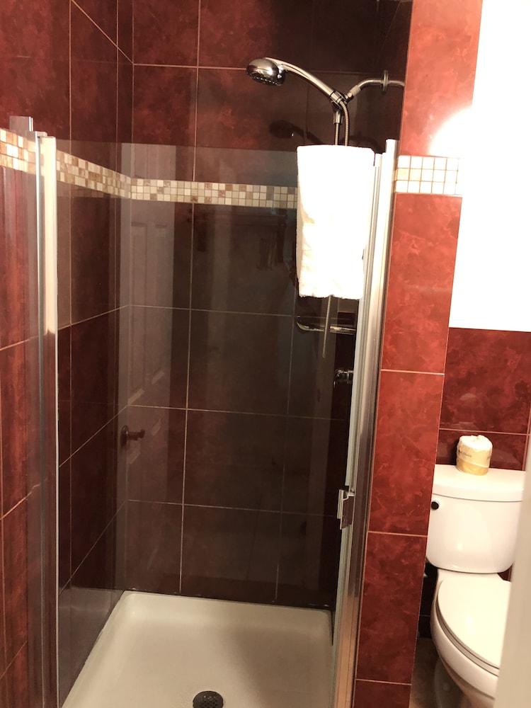 Lombard Plaza Motel 32/64