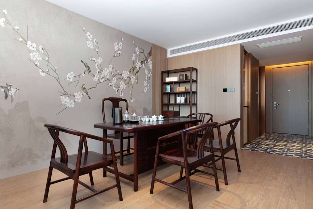 Hawthorn by Wyndham Fenghuang Baiyue 25/30