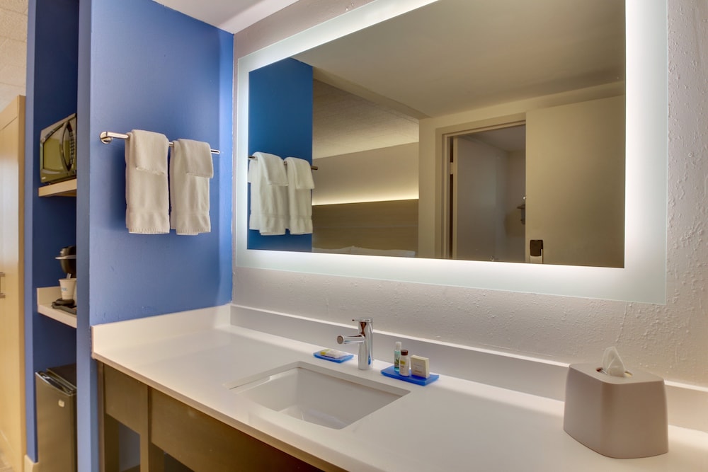 HOLIDAY INN EXPRESS PITTSTON SCRANTON AIRPORT 11/54