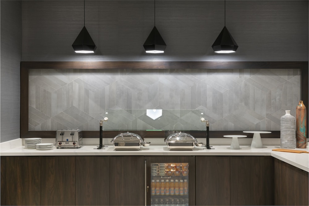 Staybridge Suites Boston Logan Airport - Revere 56/63