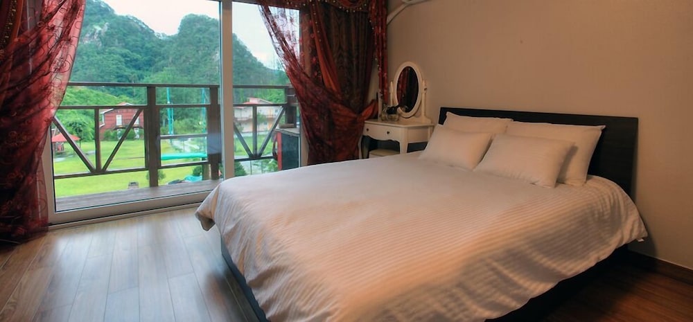 غرفة قياسية بسريرين كوين، Heidi Pension G House 10/10