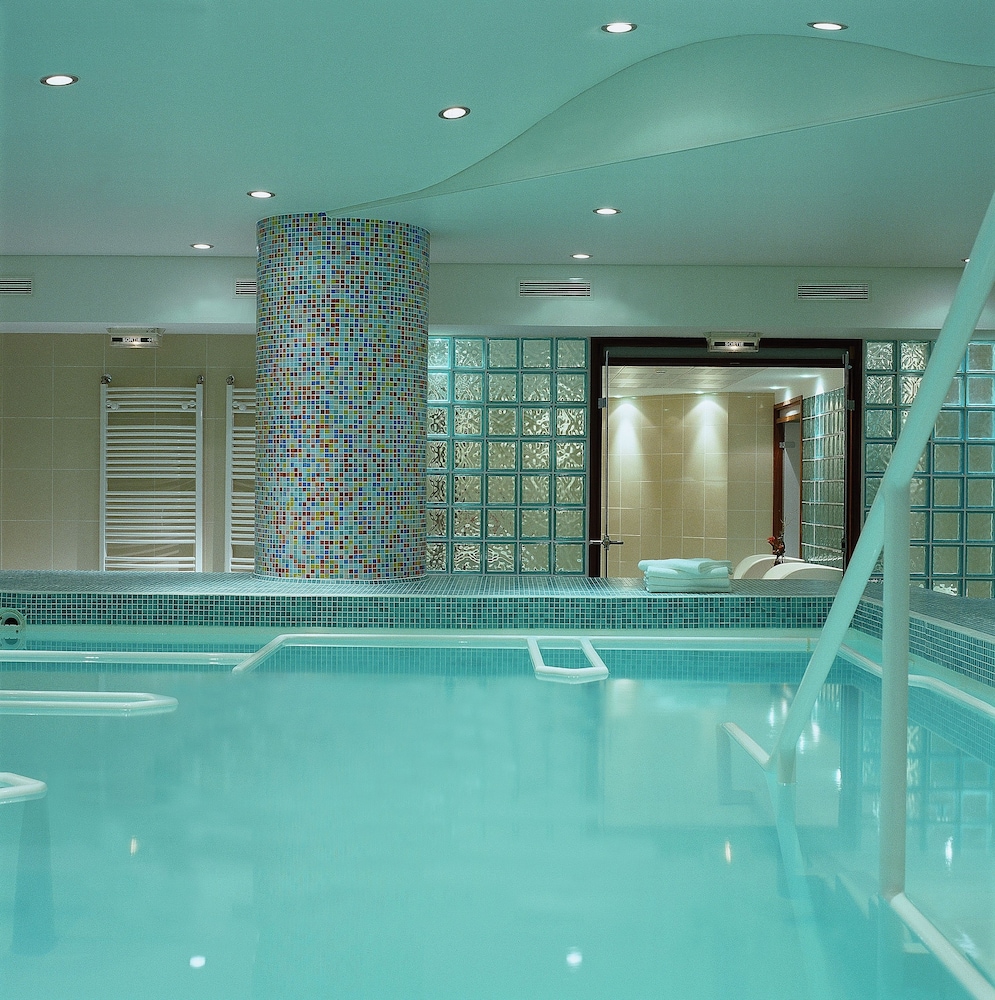 swimming pool spa