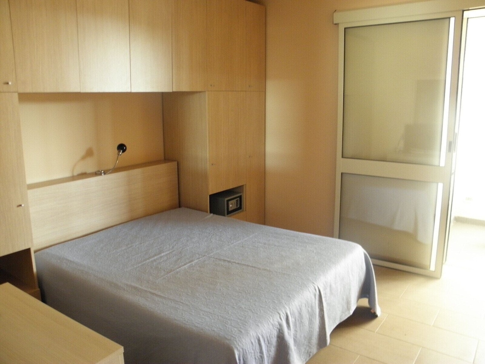 ROOM, TRIPLE