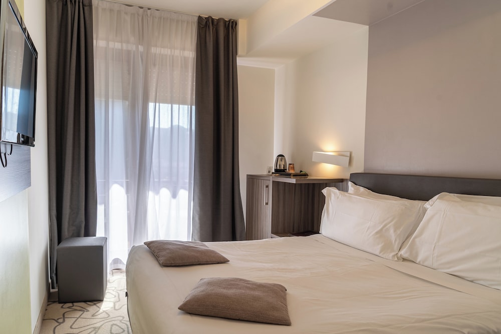 SUPERIOR, DOUBLE OR TWIN BED, BALCONY, COURTYARD AREA