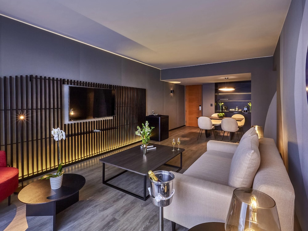Pullman Lima San Isidro 30/49