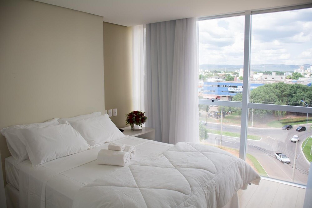 SELECT HOTEL 11/48
