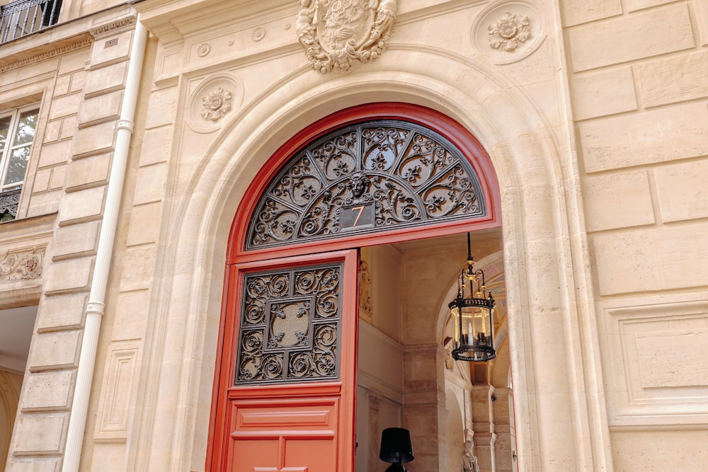 Hotel De Pourtales 54/81