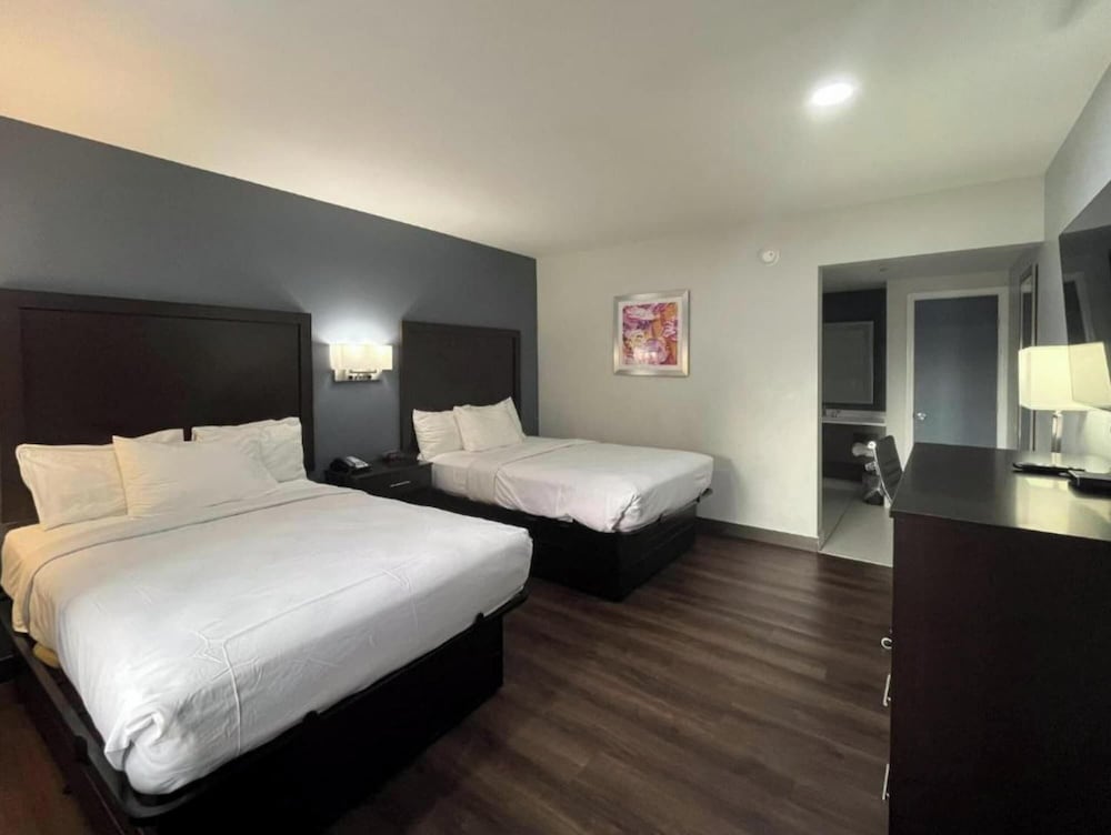 2 Full Beds - Mobil Access Tub Nsmk Kitchen