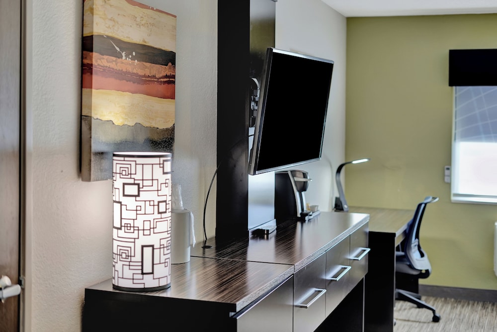 Holiday Inn Express Hotel Suites Beatrice 66/76