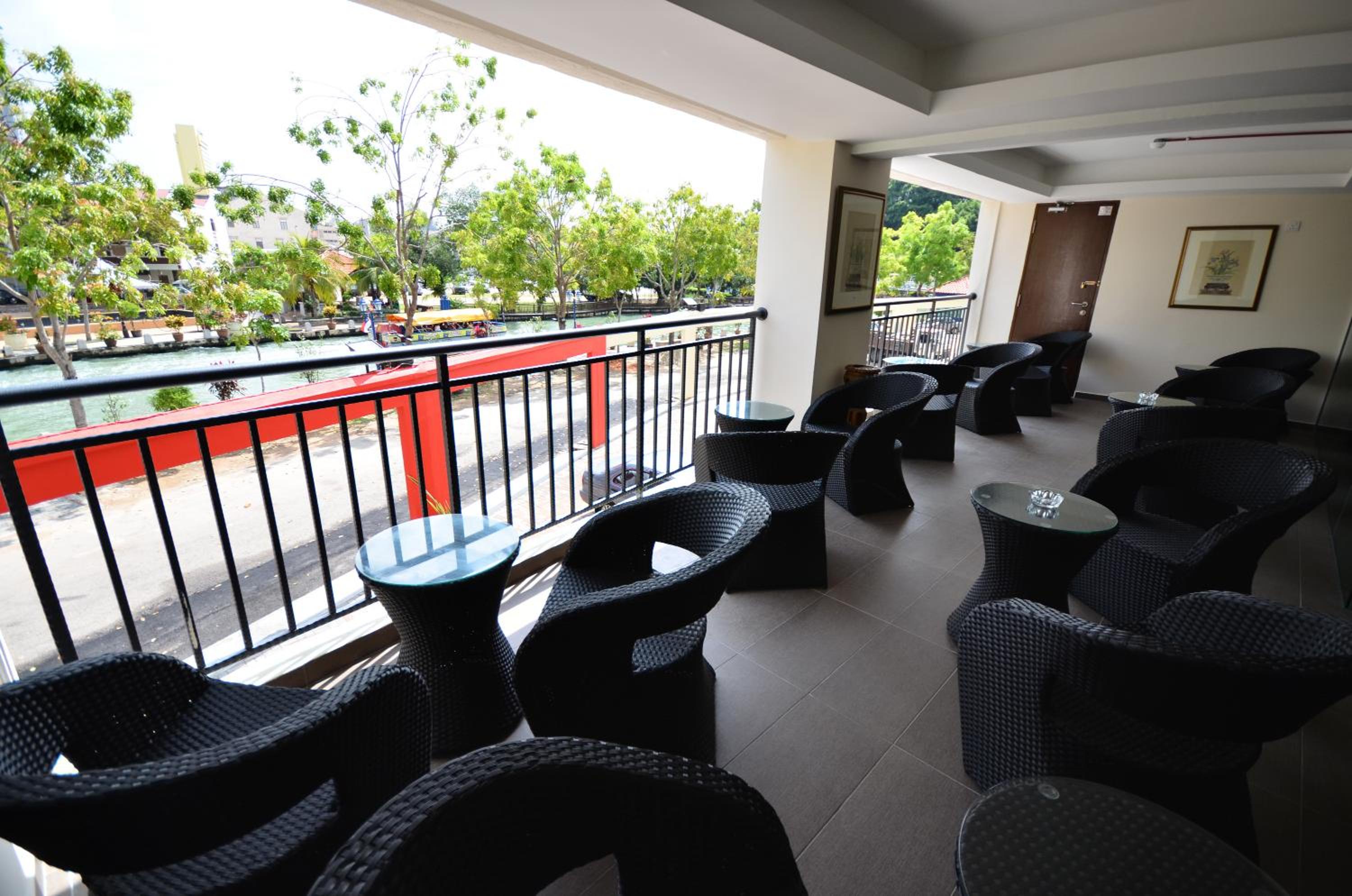 906 Riverside Hotel 26/51