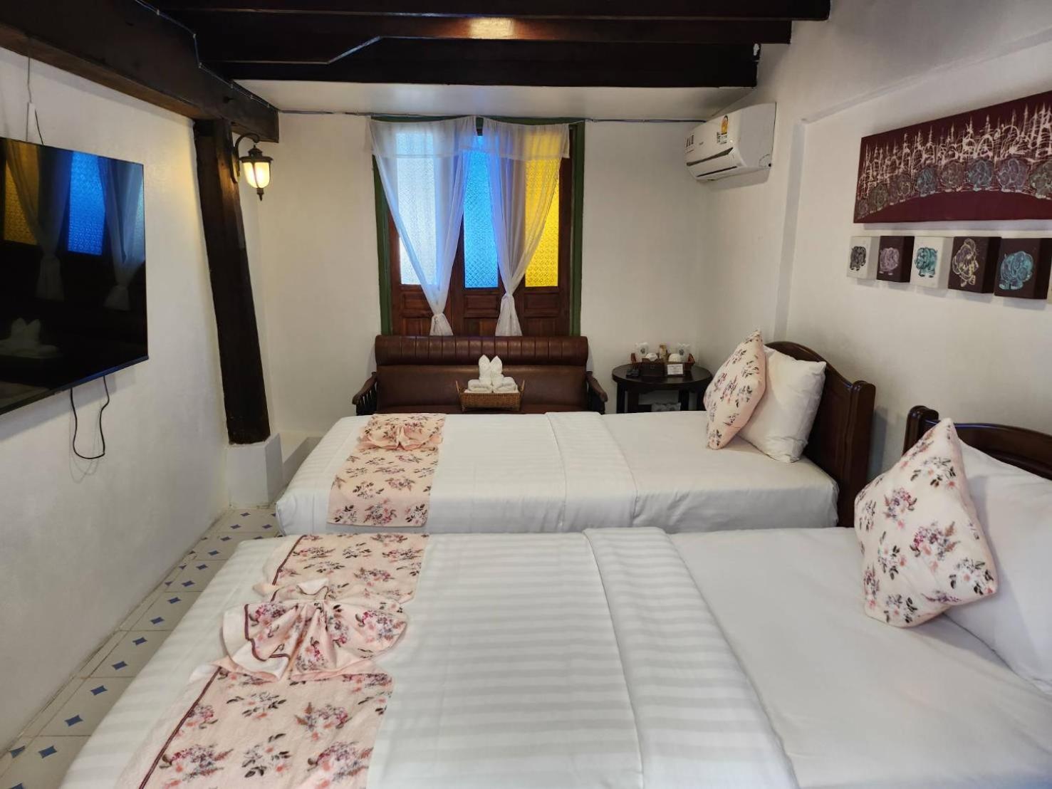2 Bedrooms, Villa