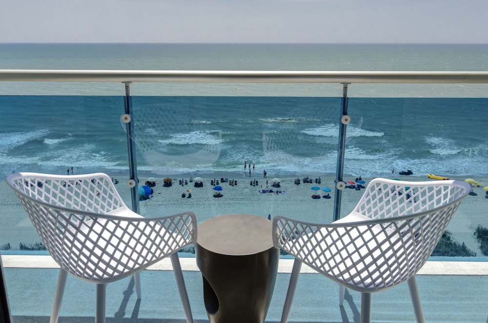 Crown Reef Resort 48/68