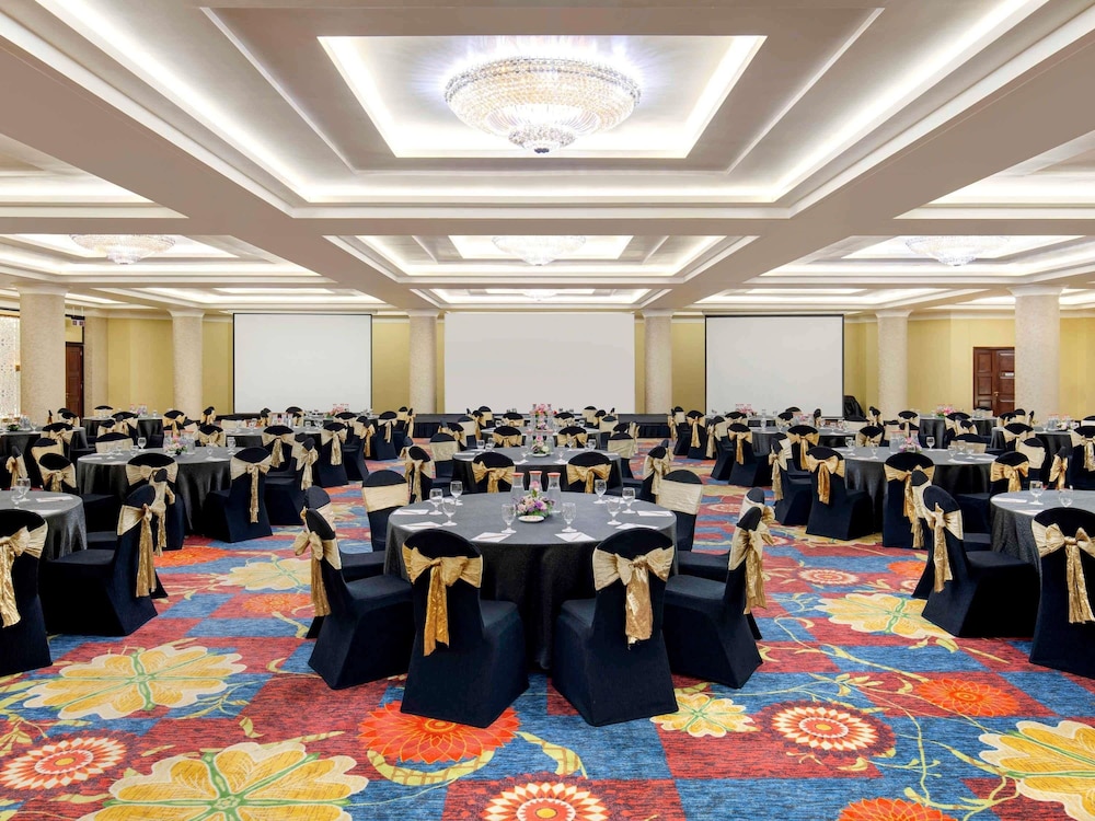 IBIS BANDUNG TRANS STUDIO 55/61