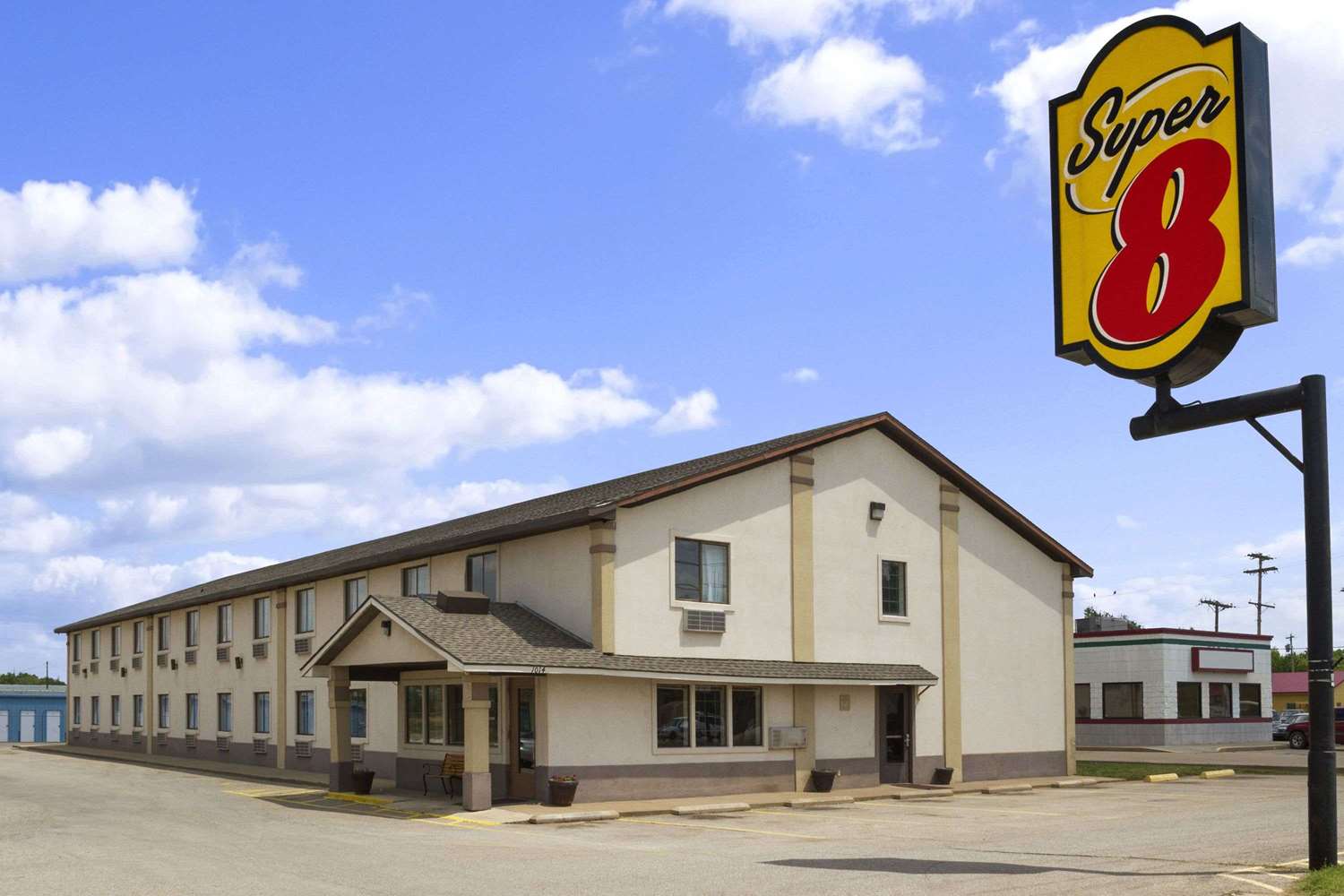 Super 8 by Wyndham Blackwell 2/15
