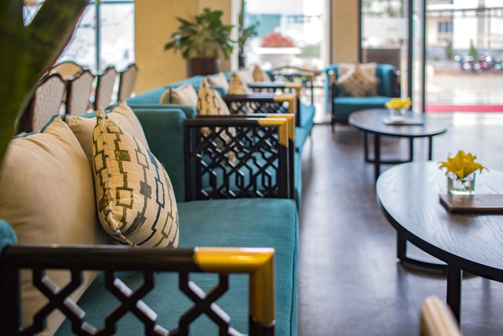 Freesia Hotel 68/72