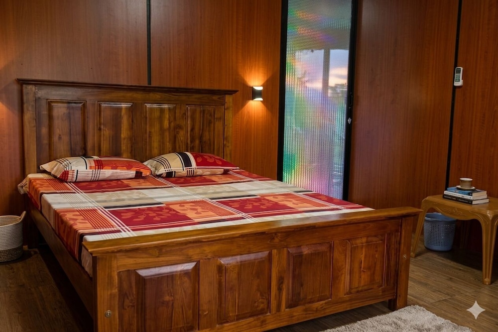 Standard, Double Bed, External Bathroom