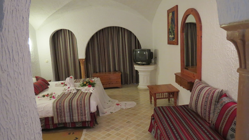 Lella Baya And Thalasso 35/71