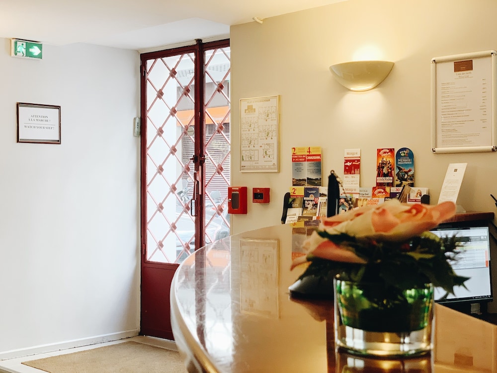 Hotel Bellevue Montmartre 35/48
