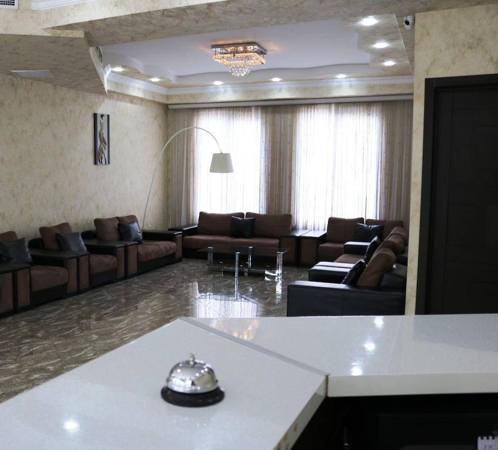 L PLAZA HOTEL 57/63