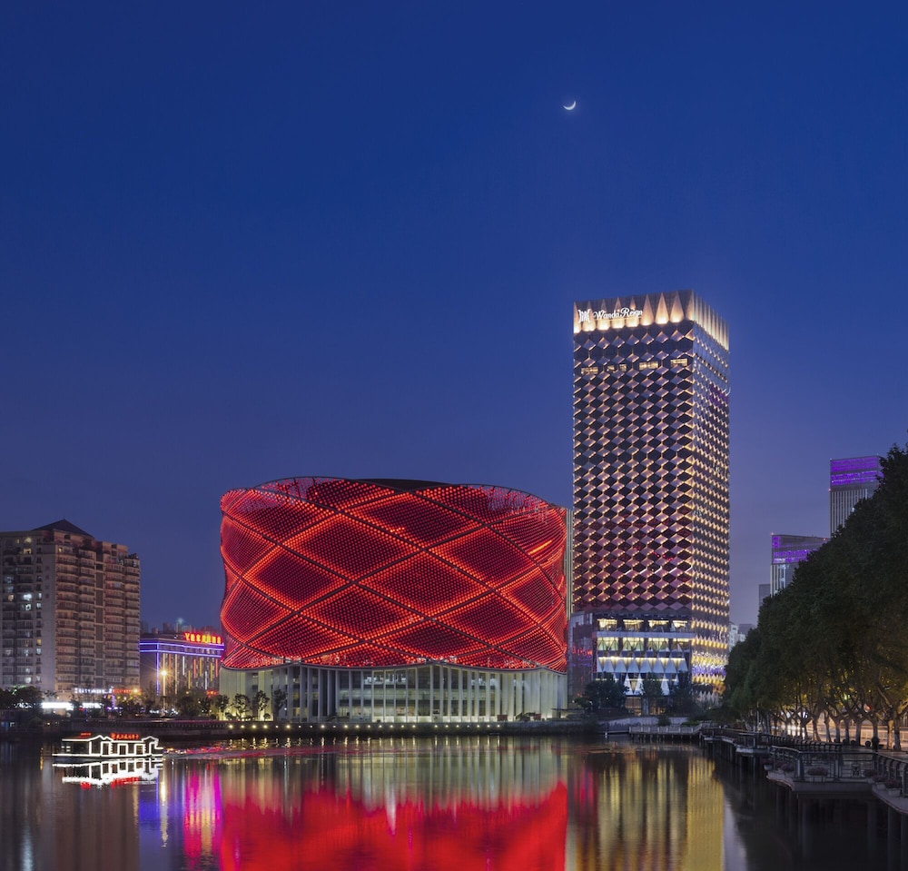 Wanda Reign Wuhan 62/67