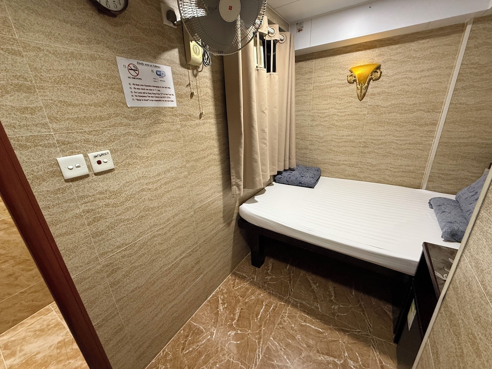 Sleep In Hotel 26/50