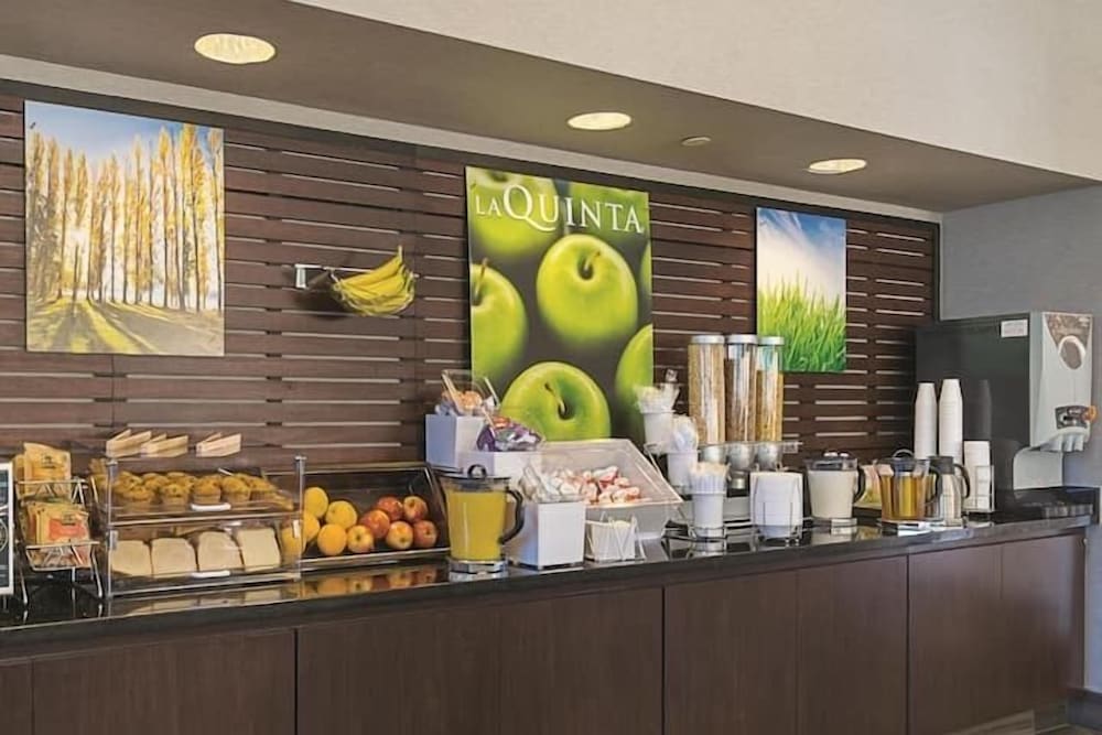 La Quinta Inn And Suites By Wyndham Plattsburgh 18/38