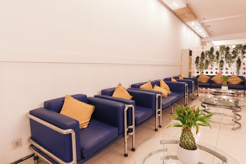 Icon Hotel North Edsa 38/65