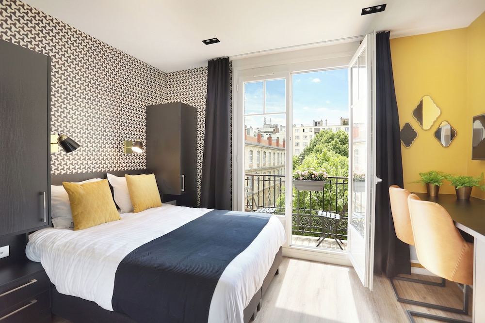 Short Stay Group Eiffel Village Serviced Apartments 11/50