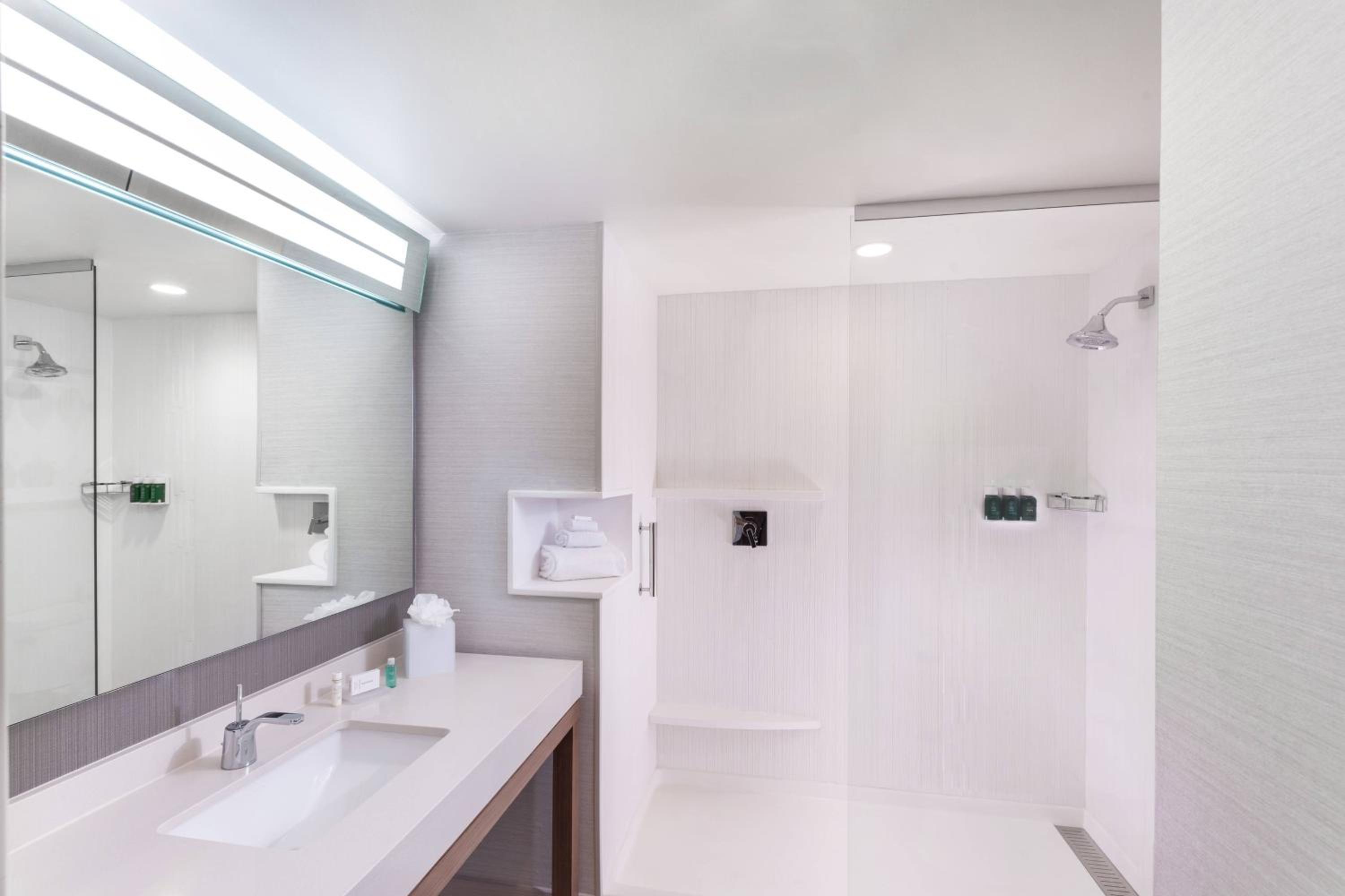غرفة بسريرين كوين بشرفة، Courtyard By Marriott Baton Rouge Downtown 4/5