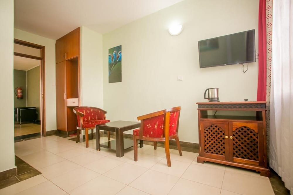 Desmond Tutu Guest House 16/23