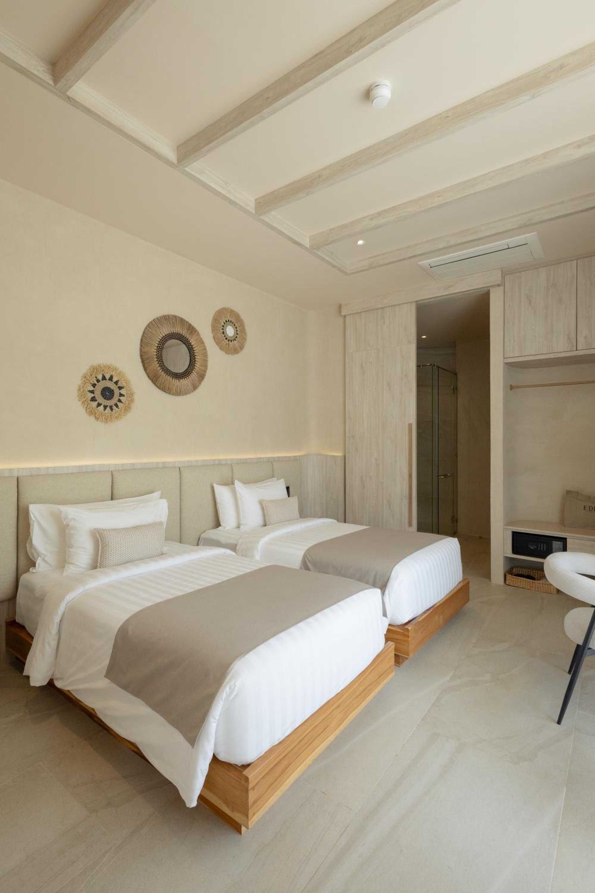 2 Bedrooms, Pool, Family, Villa