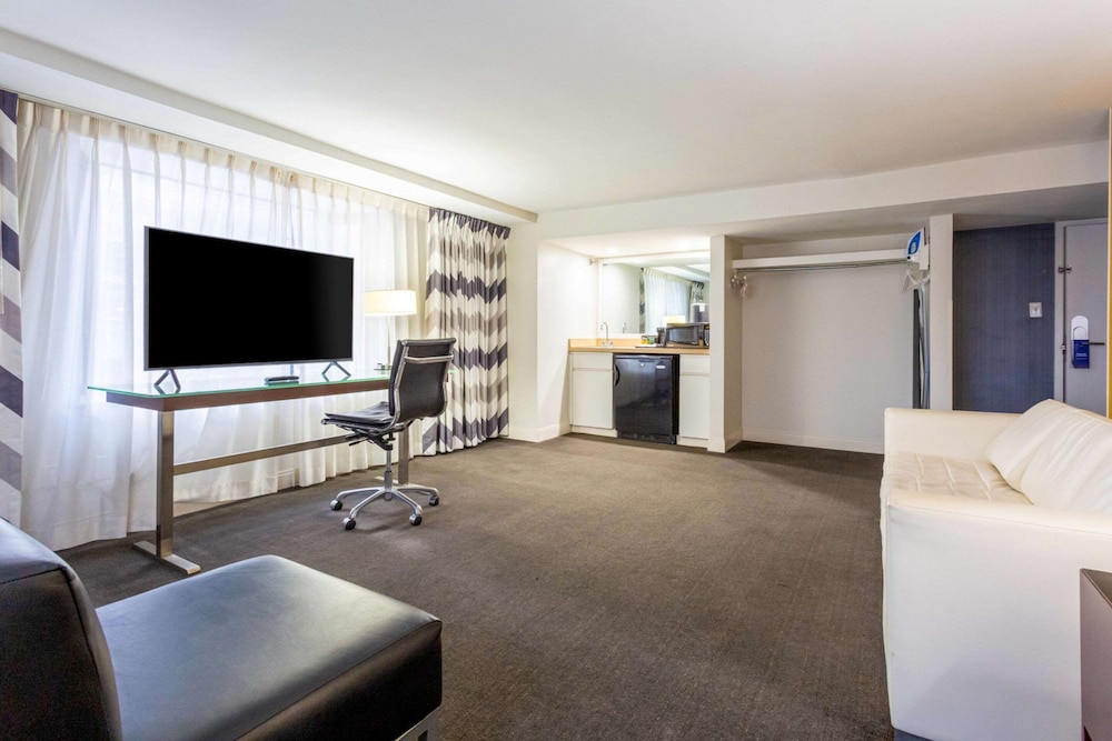Comfort Inn & Suites Baltimore Inner Harbor 14/39
