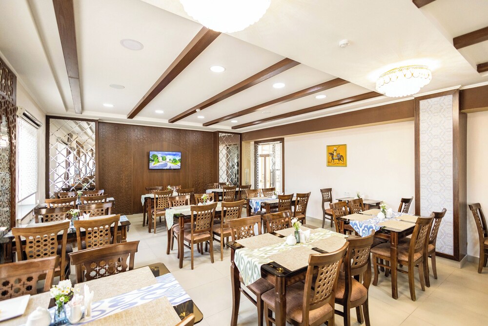 Khan Hotel 35/48