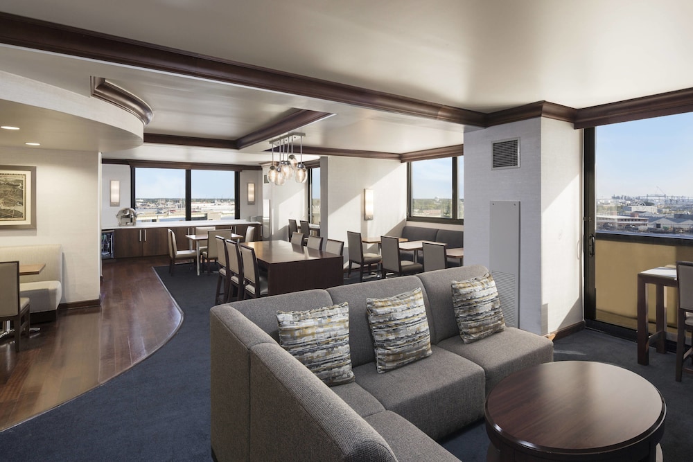 Sheraton Norfolk Waterside 33/55