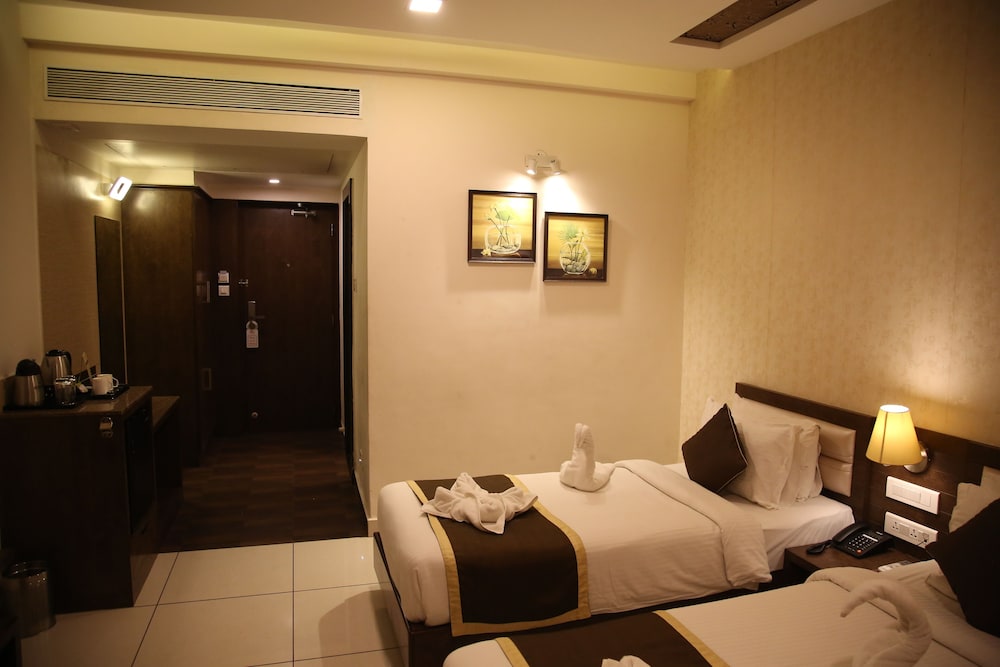 Oyo 6593 West Fort Hotel 8/50