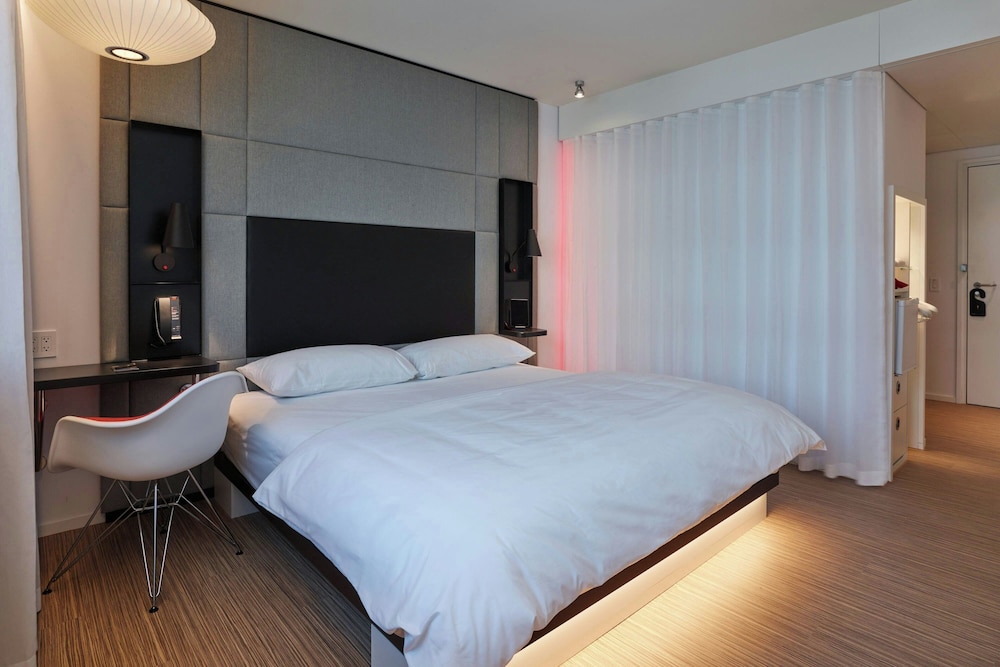 ROOM, KING BED, ACCESSIBLE