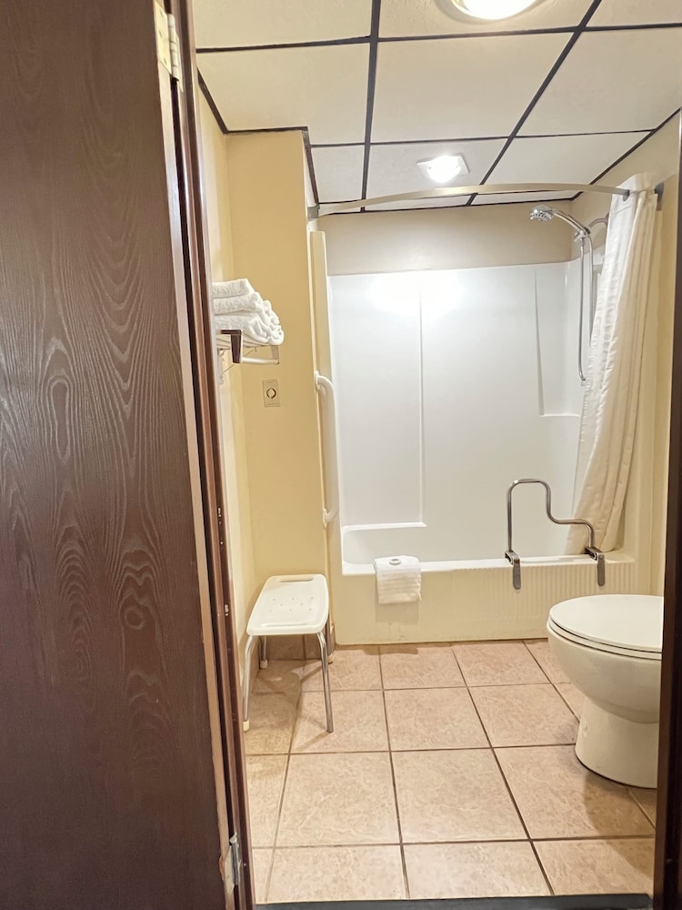 Hometown Inn Suites 50/50