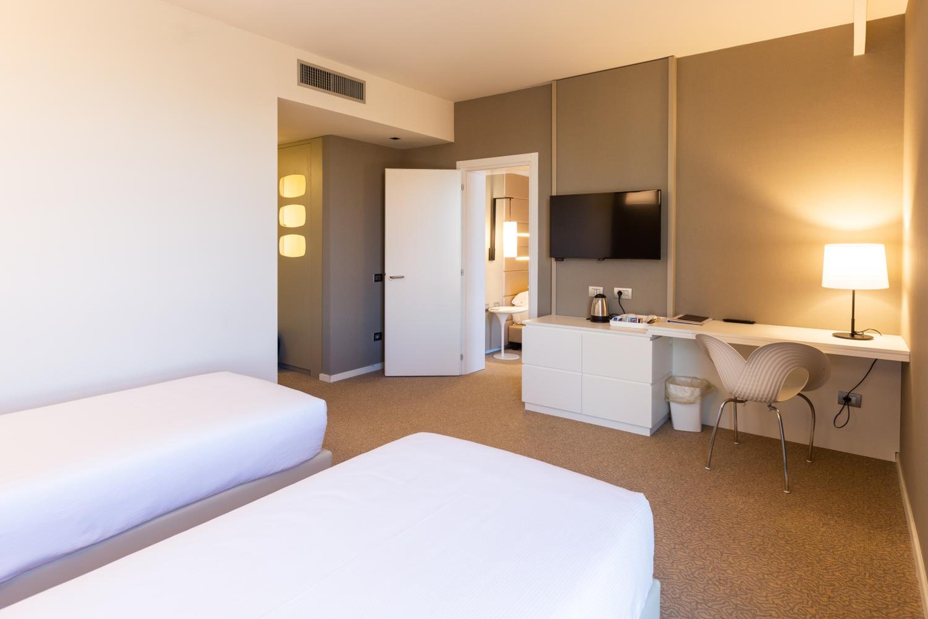Standard, Quadruple, King and Twin Beds