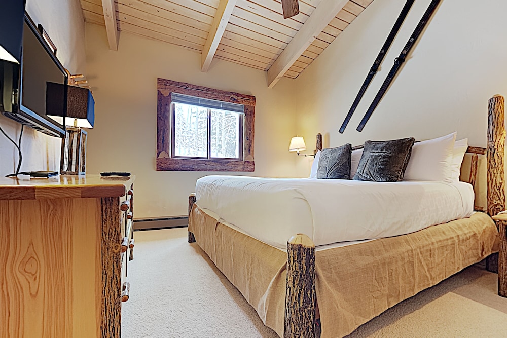 2 Bedrooms, Plus, Loft, Deluxe, King and Twin Beds