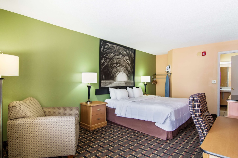 Americas Best Value Inn Darien 14/38
