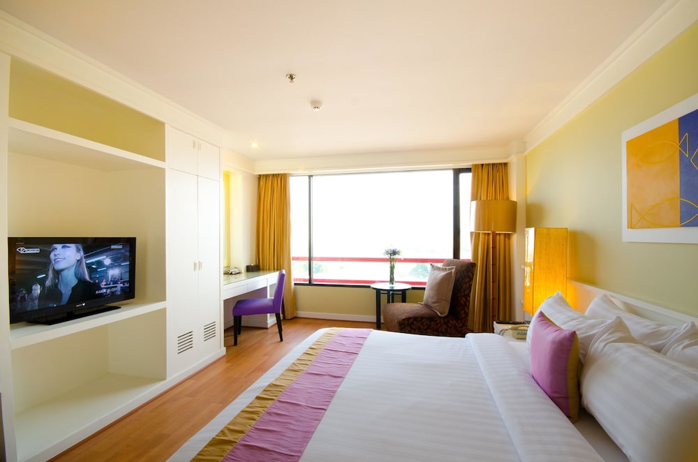 EXECUTIVE, RIVER VIEW