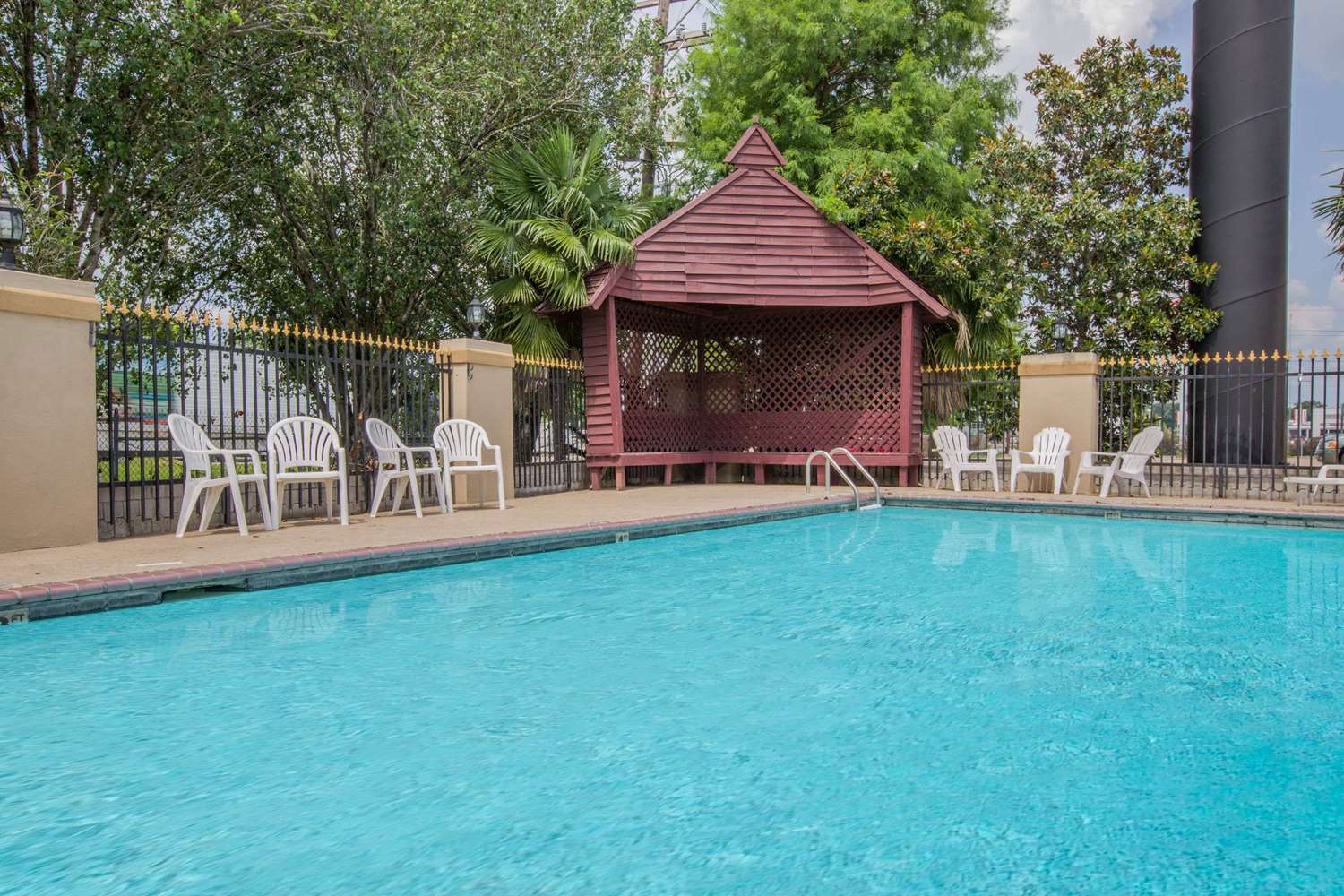 Days Inn by Wyndham Denham Springs-Baton Rouge East 13/16