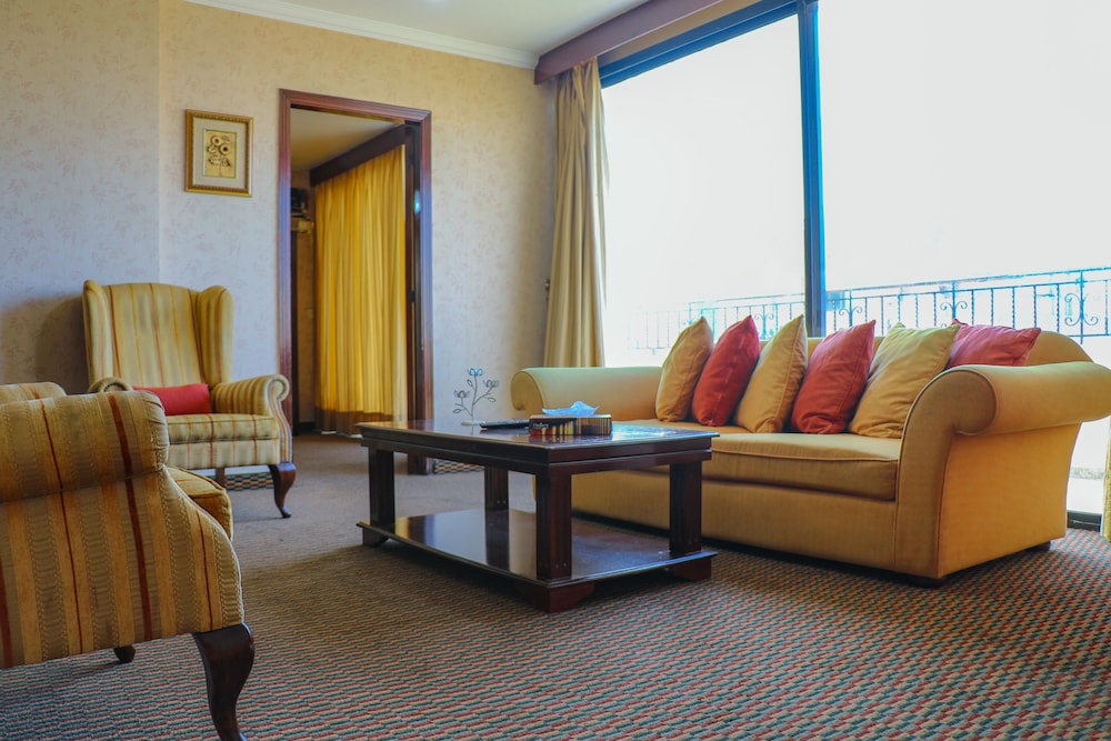 Grand Suites Hotel 44/66