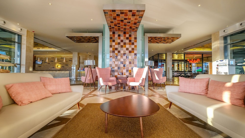 Real Marina Hotel & Spa 48/83