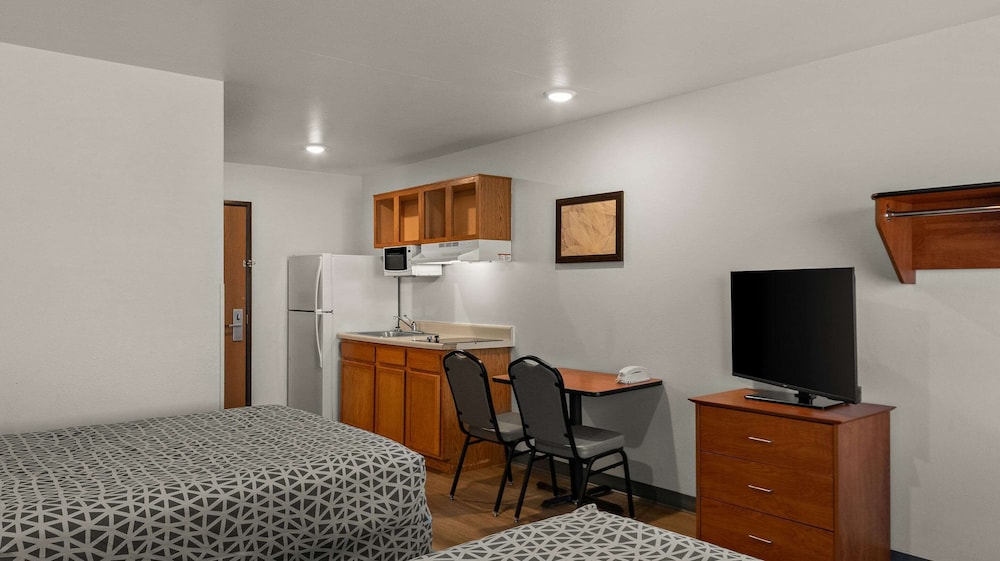 WoodSpring Suites Evansville East 10/21