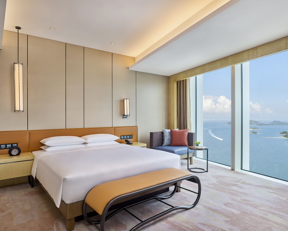 Regency, Suite, King Bed
