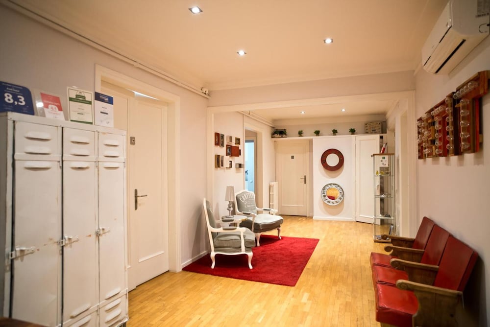 Petit Hotel 41/48