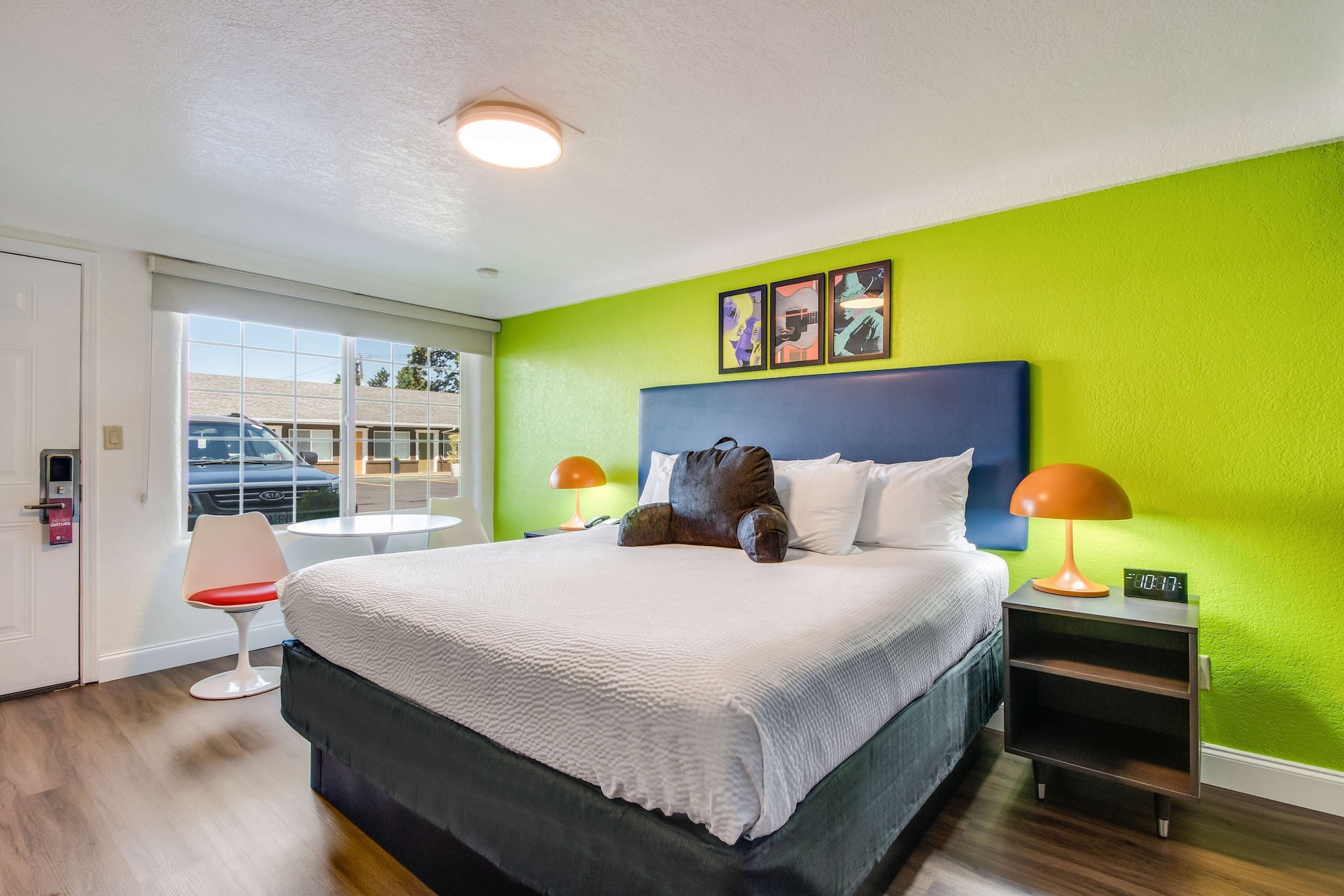 ROOM, KING BED