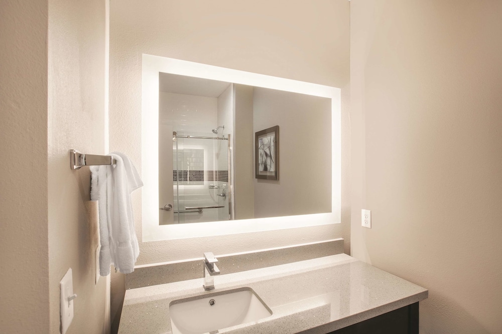 La Quinta Inn And Suites By Wyndham Kingsville 17/33